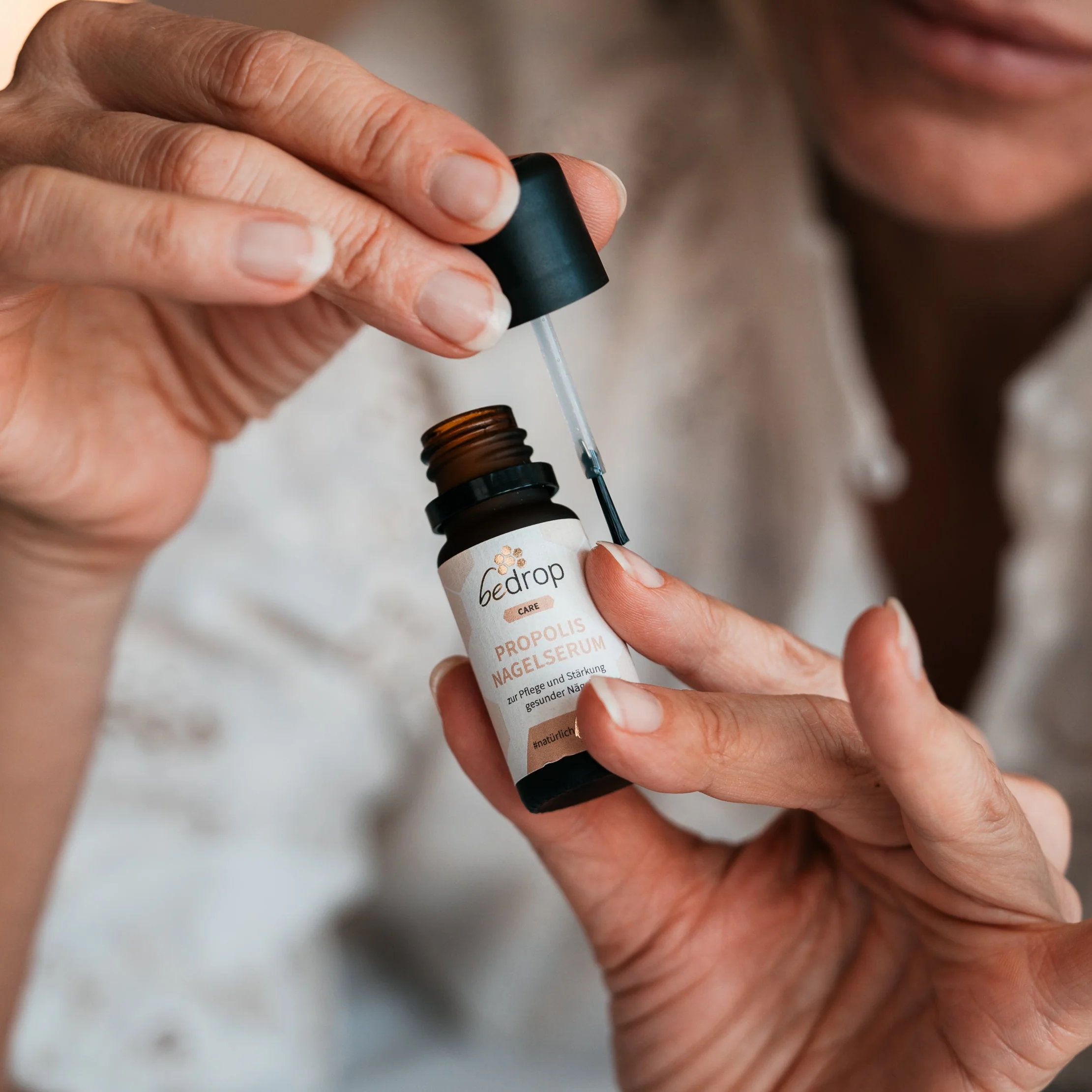 Propolis Nagelserum - Nagelpflege mit hochdosiertem Propolis & 4 ätherischen Ölen - 10ml - Image 3
