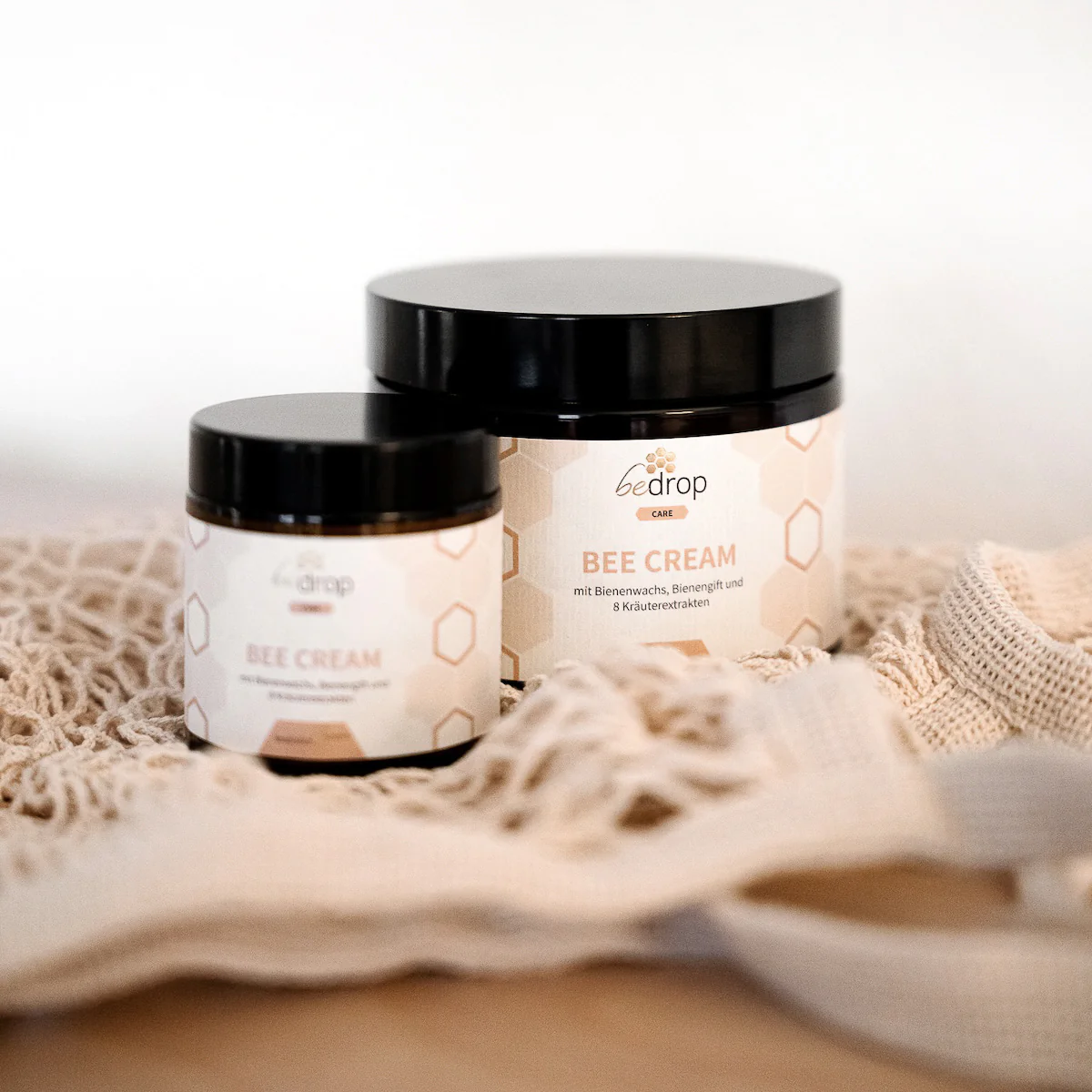 XXL Bee Cream Bienengiftsalbe mit 8 Kräuterextrakten - 400g - Image 3